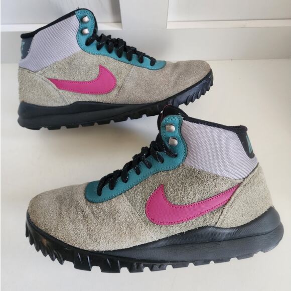 Nike Hoodland Suede Hiking Boot Particle Grey Bright Magenta Mens 9/ Womens 10.5 - Picture 6 of 11